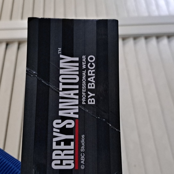 Grey's Anatomy Top (Classic) Kira Scrub Top NWT Medium - Picture 5 of 8